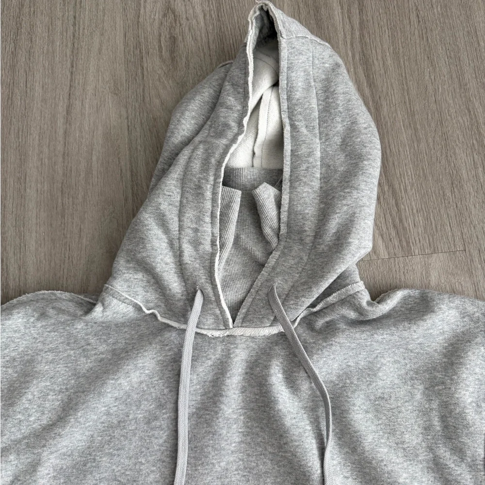 ALO Yoga Light Gray Cropped Hoodie - Picture 4 of 4